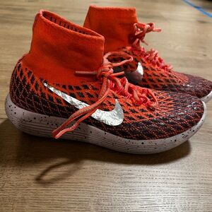 Nike Flyknit Free RN 2017 trainers orange size 6.5